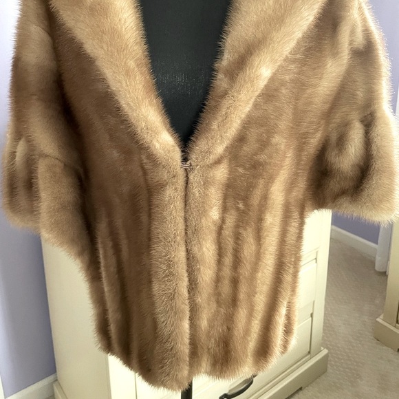 VINTAGE AUTHENTIC MINK FUR SHAWL STOLE SIZE SMALL-MEDIUM HAS HOOK & EYE CLOSURE - Picture 2 of 8